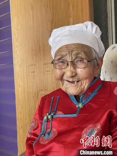 薩仁托婭拍攝的“草原母親”?！∷_仁托婭供圖
