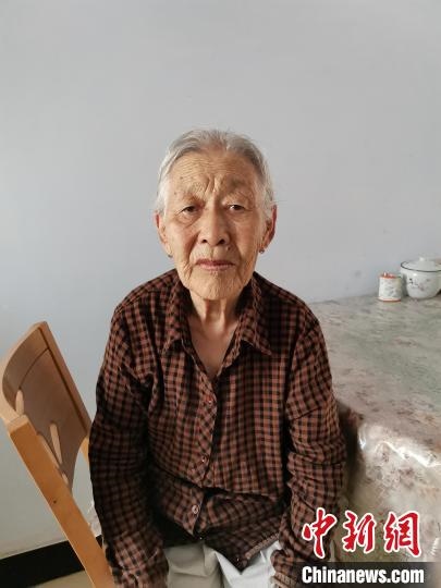 薩仁托婭拍攝的“草原母親”?！∷_仁托婭供圖