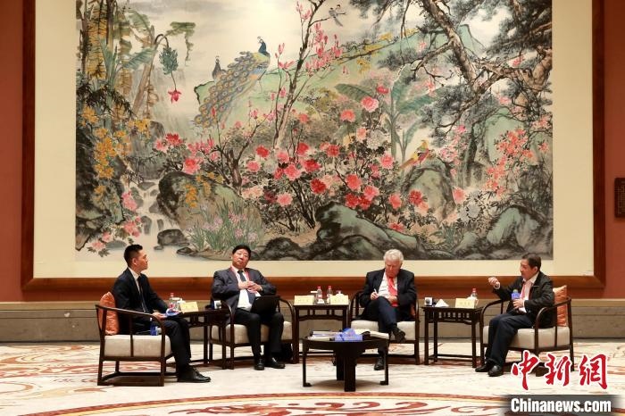 9月27日，尼山世界文明論壇在曲阜舉行，圖為該論壇的“高端訪談”活動?！×籂?攝