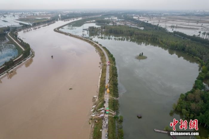 資料圖：10月10日，山西省介休市汾河濕地公園遭遇洪水倒灌。<a target='_blank' href='http://www.chinanews.com/'>中新社</a>記者 韋亮 攝