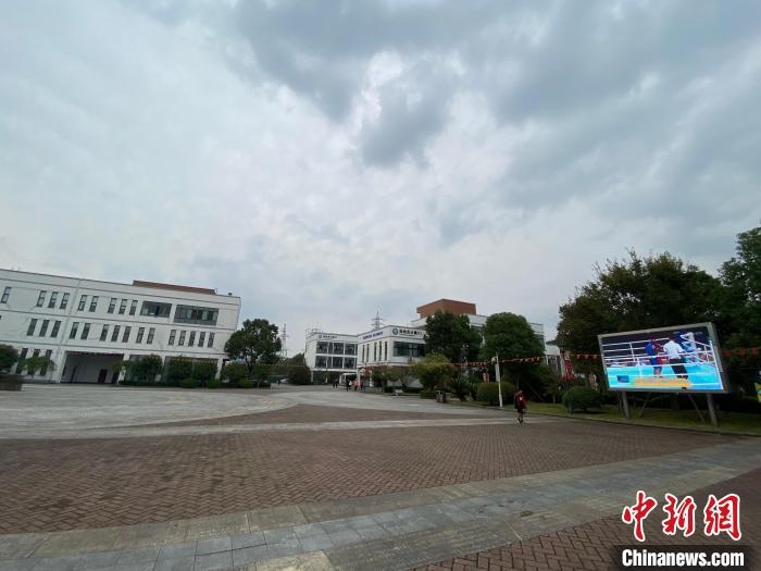 寧波市第二少年兒童業(yè)余體育學(xué)校?！×植?攝