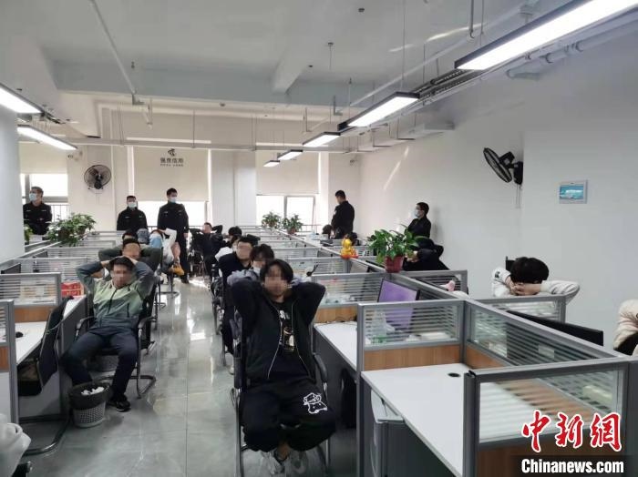 抓捕現(xiàn)場(chǎng)?！￠L(zhǎng)沙市公安局供圖