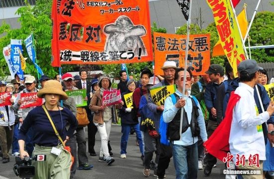 資料圖：日本民眾反對修憲。 <a target='_blank' href='/'>中新社</a>記者 王健 攝