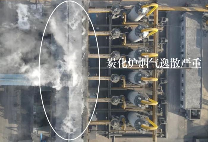  2021年12月11日，督察組使用無人機(jī)拍攝，榆林市榆陽區(qū)瑞森煤化工公司炭化爐煙氣逸散嚴(yán)重