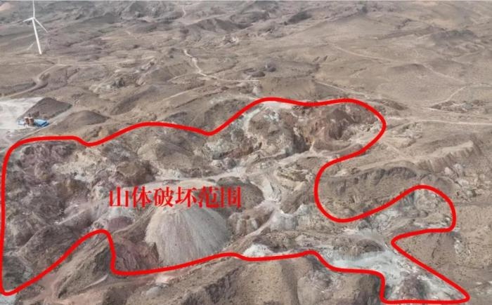  2021年12月12日，督察組使用無(wú)人機(jī)拍攝，中寧縣馬道梁北部歷史遺留礦山破壞山體面積達(dá)240余畝，現(xiàn)場(chǎng)滿(mǎn)目瘡痍、千瘡百孔