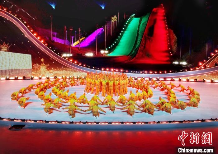 圖為河北省第三屆冰雪運(yùn)動(dòng)會(huì)開(kāi)幕現(xiàn)場(chǎng)?！±钶x 攝
