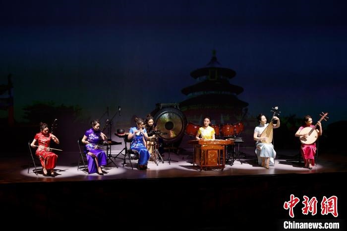 6日，“相約北京”奧林匹克文化節(jié)暨第22屆“相約北京”國(guó)際藝術(shù)節(jié)在京開(kāi)幕。　<a target='_blank' href='/'>中新社</a>記者 富田 攝
