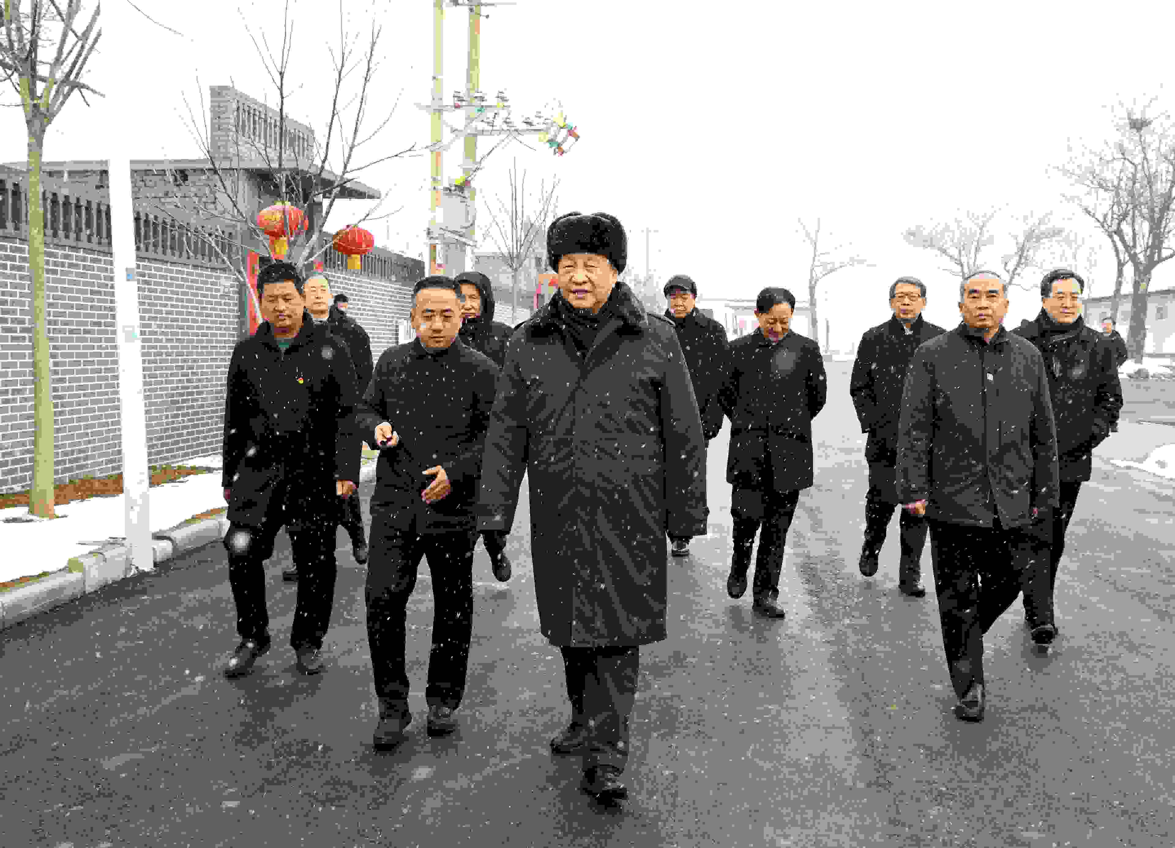 △2022年1月26日，中共中央總書(shū)記、國(guó)家主席、中央軍委主席習(xí)近平冒雪在臨汾市霍州市師莊鄉(xiāng)馮南垣村考察。