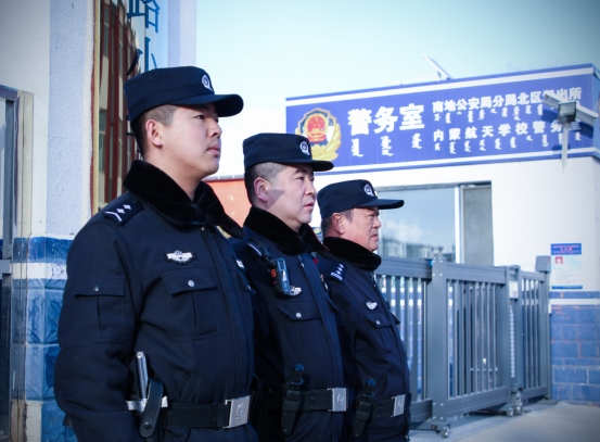 站好“護(hù)學(xué)崗”，守護(hù)“成長(zhǎng)路”——南地公安持續(xù)開展護(hù)學(xué)行動(dòng)214.png