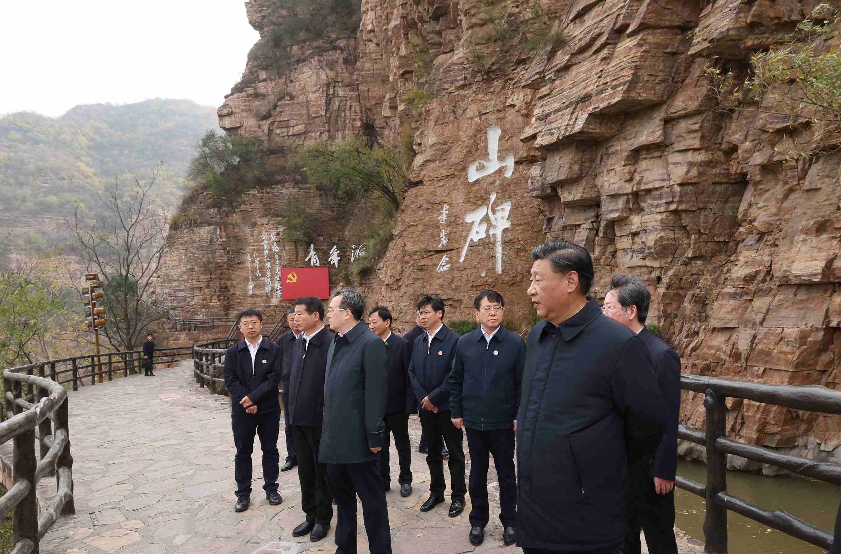 2022年10月28日，習(xí)近平總書記在河南安陽(yáng)林州市紅旗渠青年洞考察。