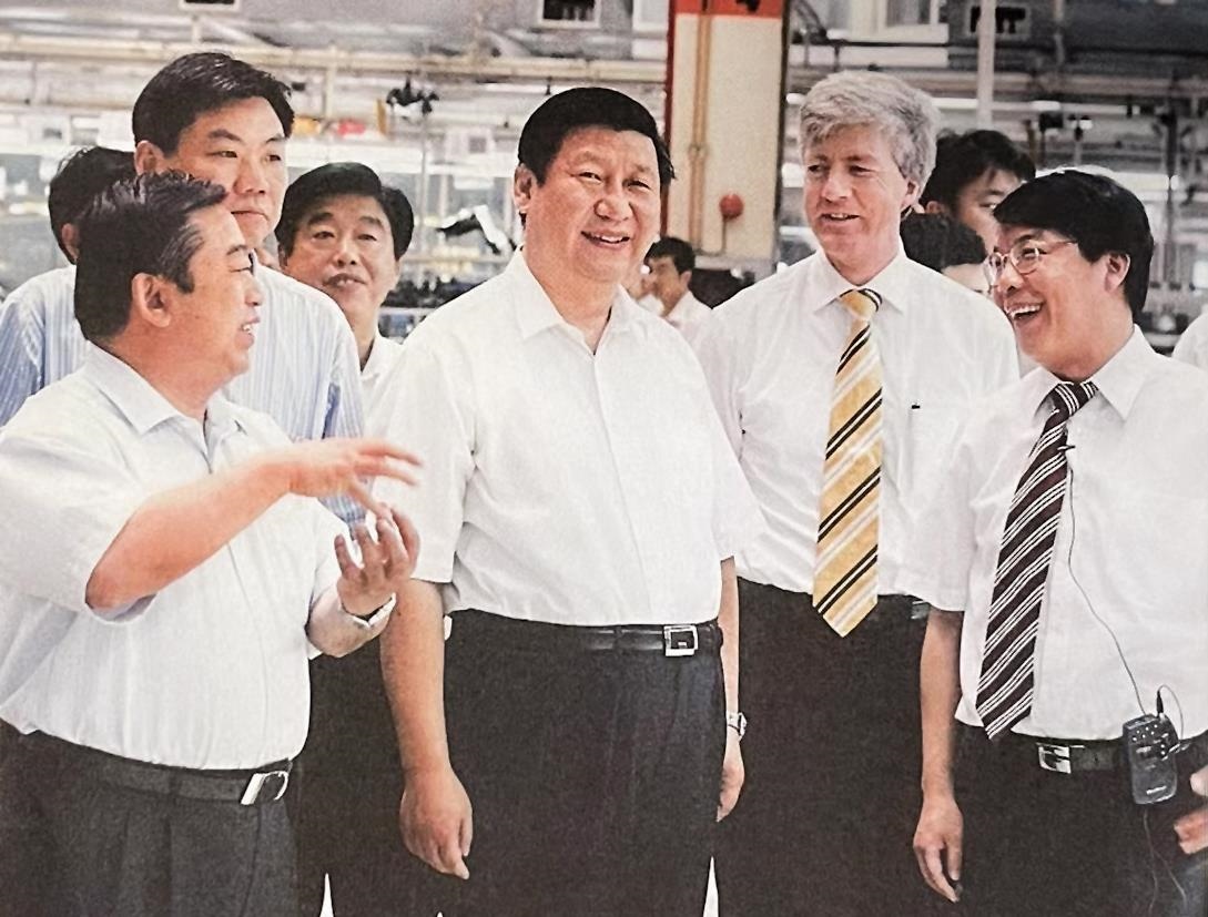 2007年7月，習(xí)近平調(diào)研上海大眾汽車有限公司。