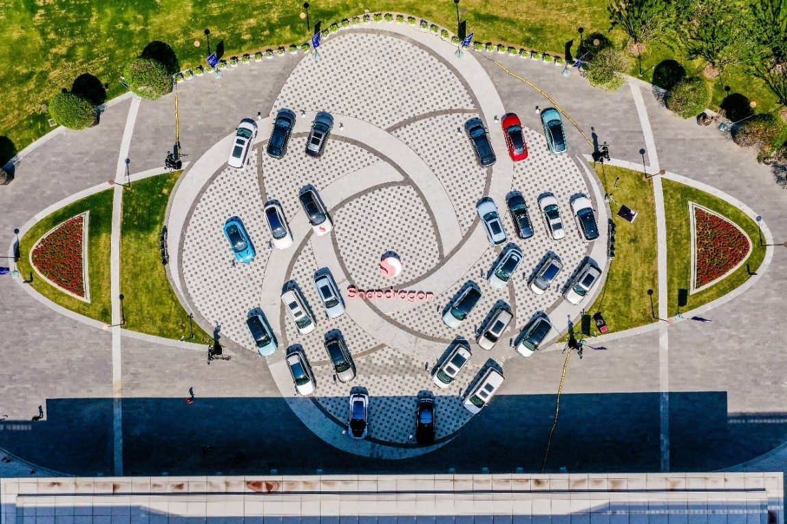 峰會(huì)戶外整車展示區(qū)俯瞰圖。（受訪者供圖）
