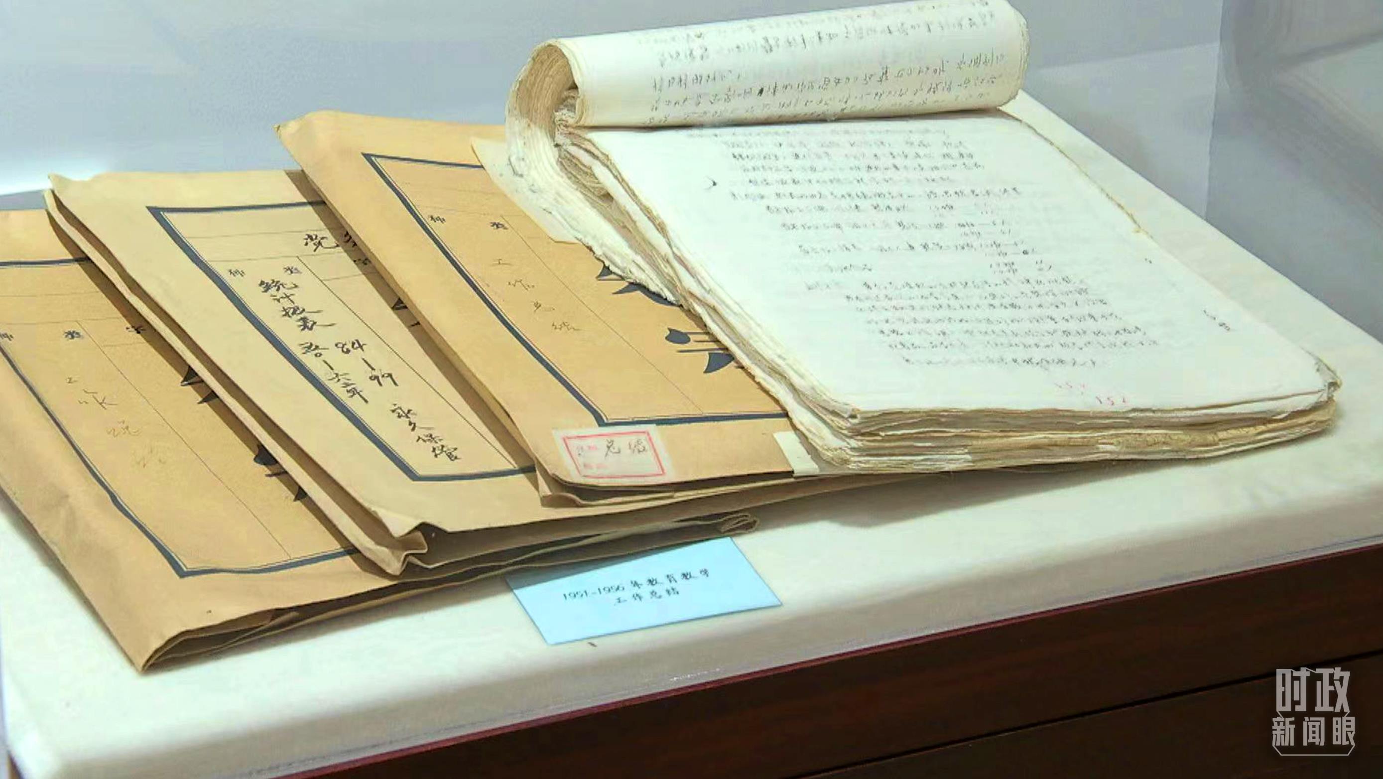△校史館內的教育教學工作總結展陳。（總臺央視記者金雨秋拍攝）