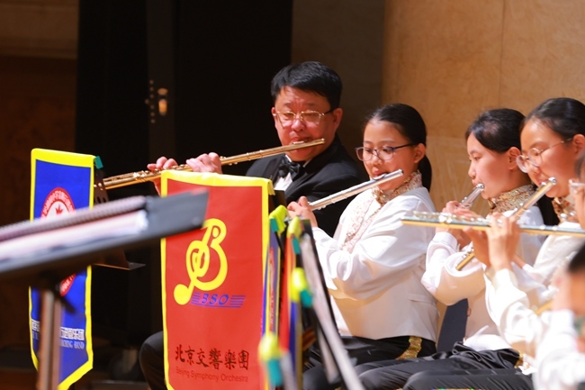 “樂(lè)動(dòng)金帆 ‘藝’起交響”為主題的專(zhuān)場(chǎng)音樂(lè)會(huì)現(xiàn)場(chǎng)。主辦方供圖