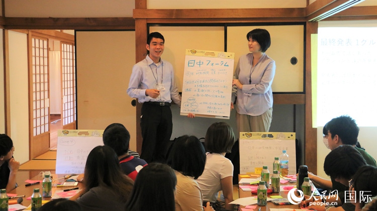 發(fā)表各自的研討成果。人民網(wǎng) 許可攝