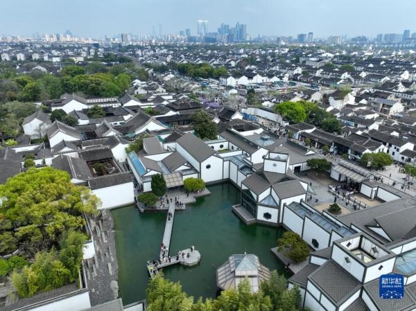 鏡觀中國(guó)丨雙面“繡”姑蘇