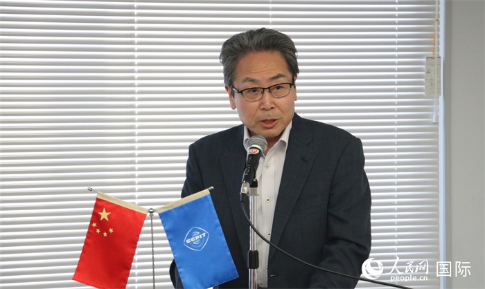 日本國貿(mào)促專務(wù)理事安田真人在日本路演會場發(fā)表致辭。人民網(wǎng) 許可攝