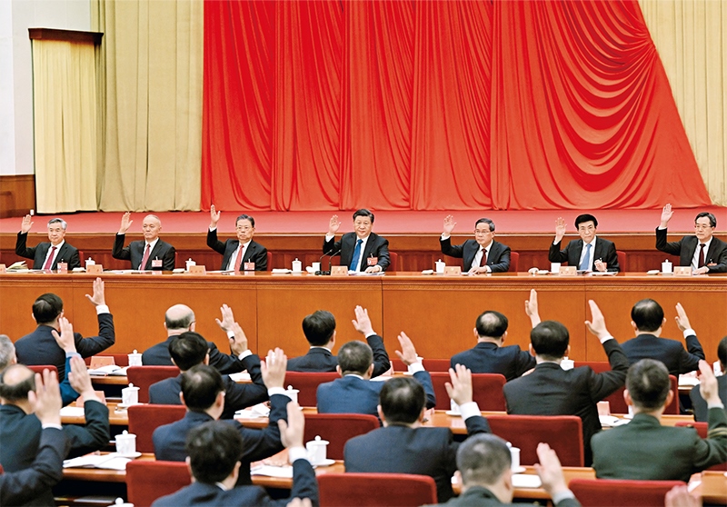 中國共產黨第二十屆中央委員會第二次全體會議，于2023年2月26日至28日在北京舉行。這是習近平、李強、趙樂際、王滬寧、蔡奇、丁薛祥、李希等在主席臺上。 新華社記者 謝環(huán)馳/攝