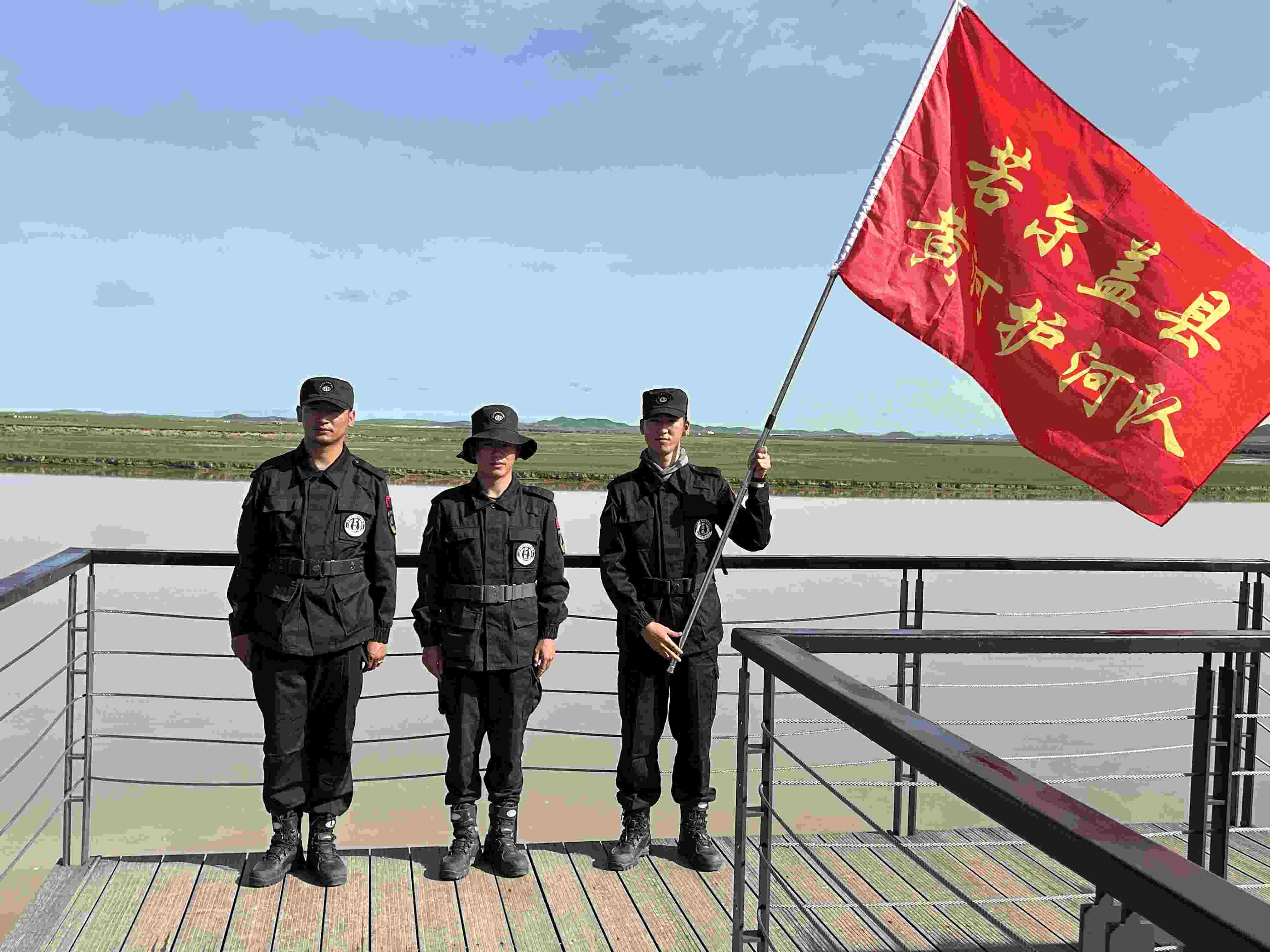 若爾蓋縣黃河護河隊。人民網(wǎng) 周靜圓攝