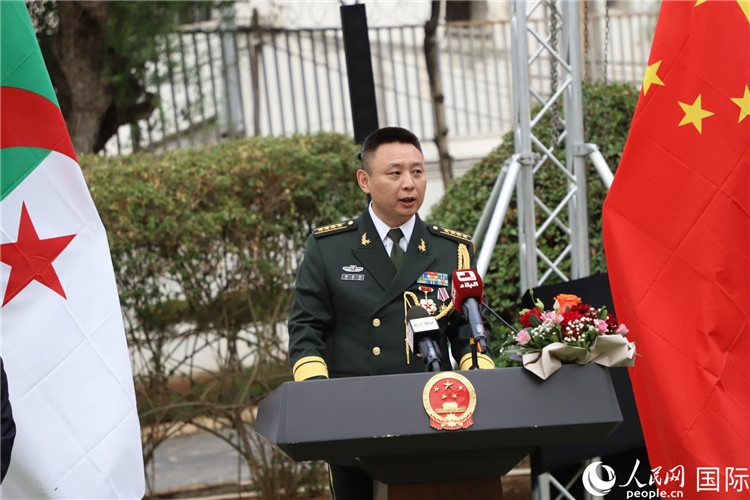 圖為胡璽鈞武官致辭。人民網(wǎng)記者 王傳寶攝
