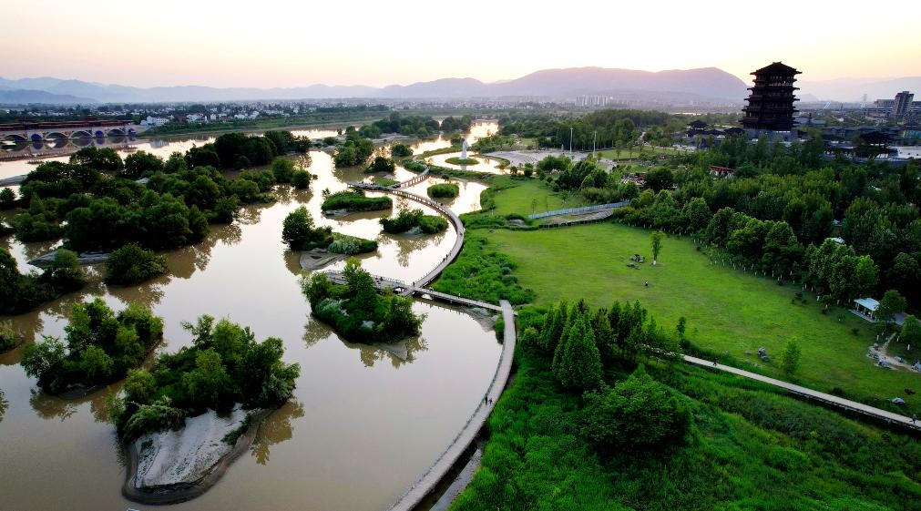 2022年5月16日拍攝的天漢濕地公園景色。新華社記者 邵瑞 攝