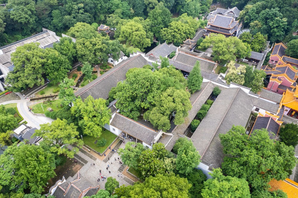 這是2023年6月8日在長沙市岳麓區(qū)拍攝的岳麓書院（無人機照片）。新華社記者 陳思汗 攝
