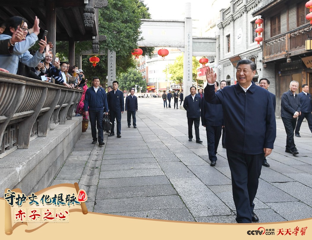 2021年3月24日，習(xí)近平總書(shū)記在福建福州三坊七巷歷史文化街區(qū)步行察看南后街。