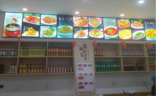 蒲雅社區(qū)食堂內(nèi)。何珊攝