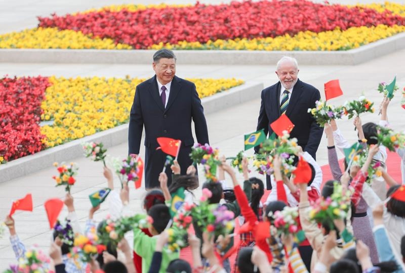 2023年4月14日，習近平主席在北京人民大會堂東門外廣場為來華進行國事訪問的巴西總統(tǒng)盧拉舉行歡迎儀式。