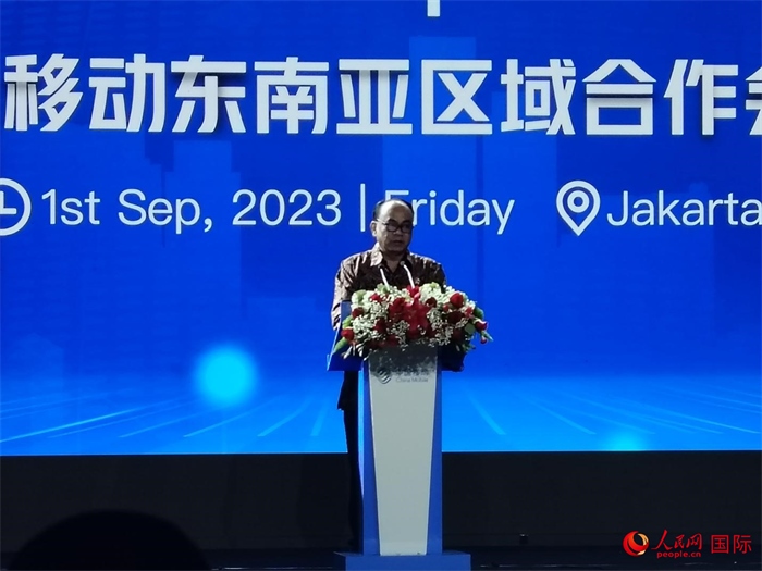 印尼通訊與信息技術(shù)部長(zhǎng)布迪·阿里·賽蒂亞迪致辭。人民網(wǎng)記者 李培松攝