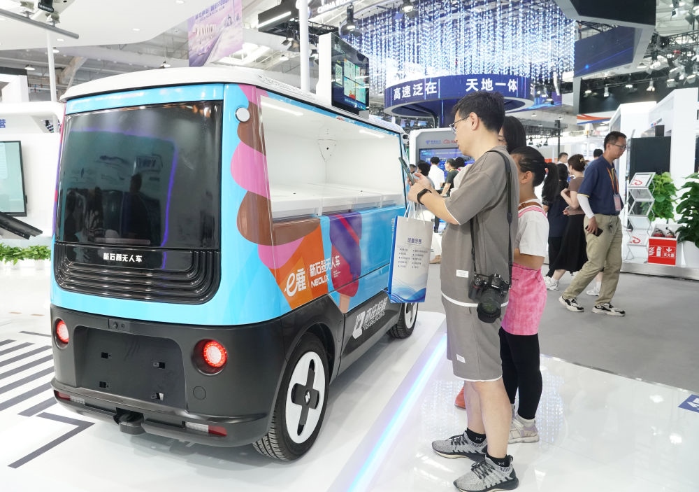 這是9月3日在首鋼園拍攝的一款無人車。新華社記者 任超 攝