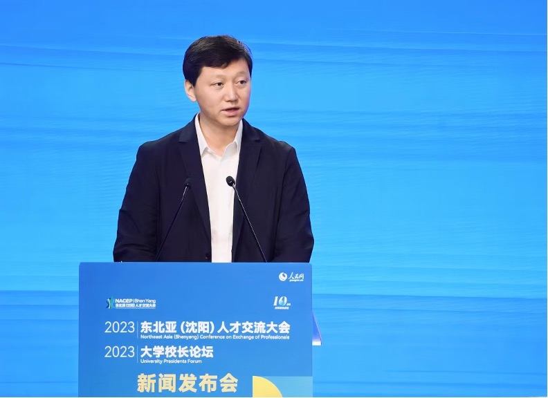 中國高等教育學會副秘書長吳英策致辭。人民網(wǎng)記者 馬天翼攝