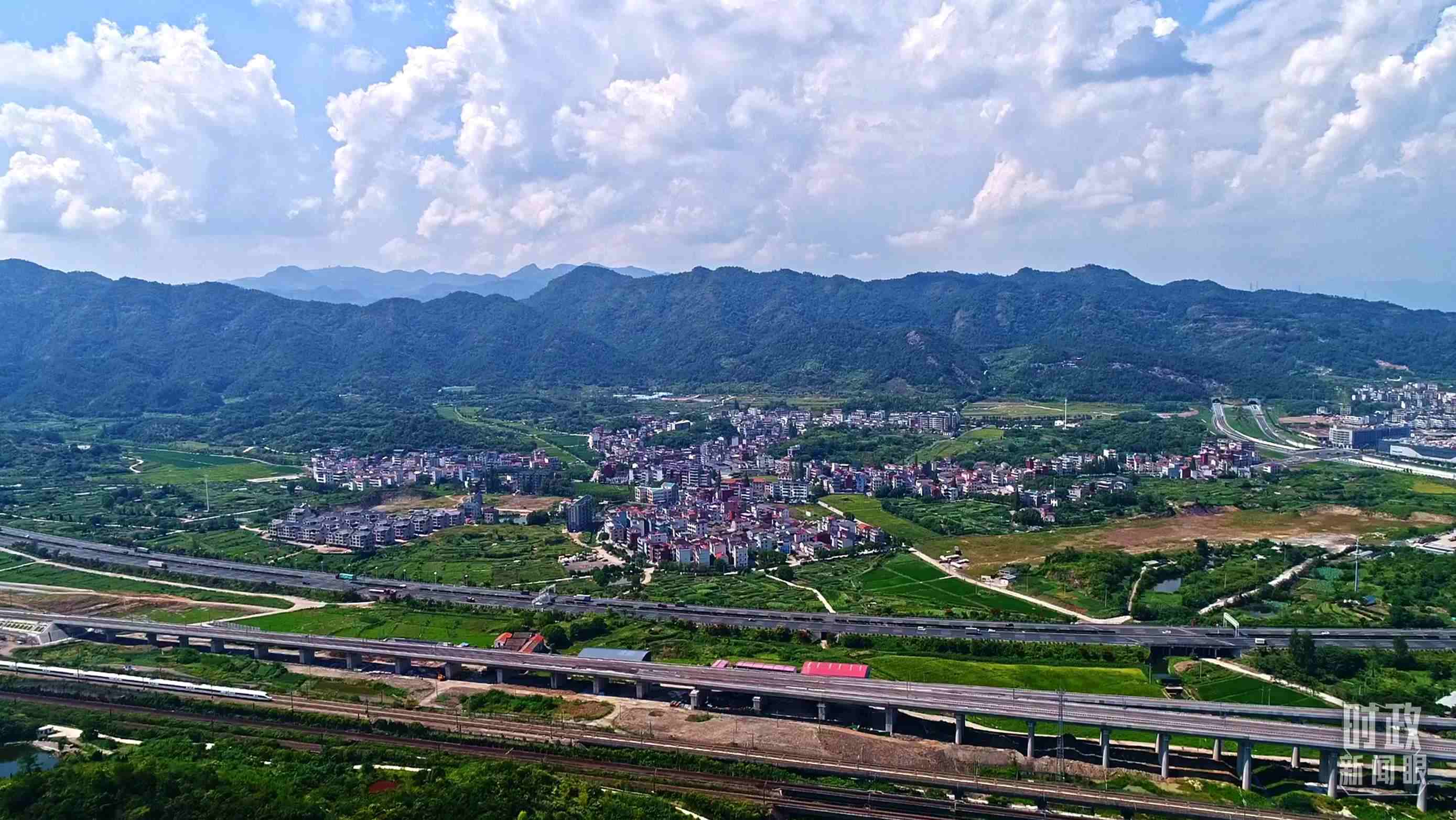 △李祖村航拍。（總臺(tái)央視記者范凱拍攝）