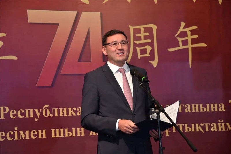 圖為哈外交部駐阿市代表布列格諾夫致辭。駐阿拉木圖總領(lǐng)館供圖