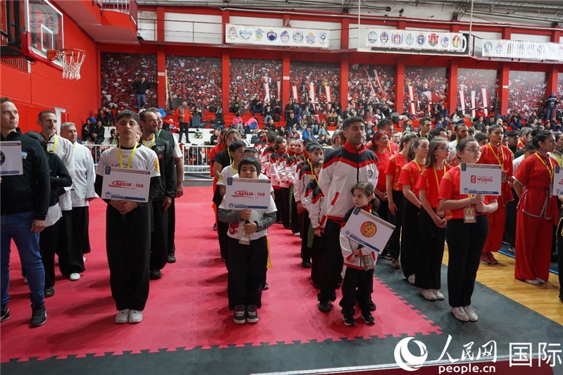 圖為開幕式現(xiàn)場(chǎng)運(yùn)動(dòng)員入場(chǎng)儀式。人民網(wǎng)記者 許放攝