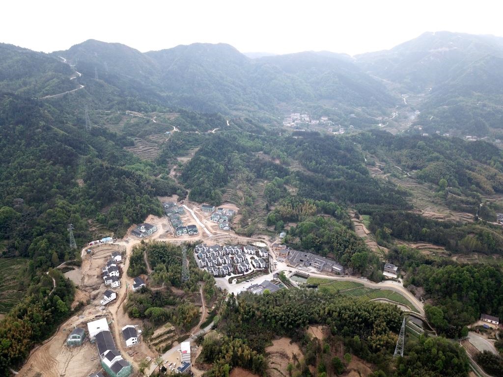 這是2020年4月16日拍攝的金寨縣大灣村村民新居（無(wú)人機(jī)照片）。新華社記者劉軍喜攝