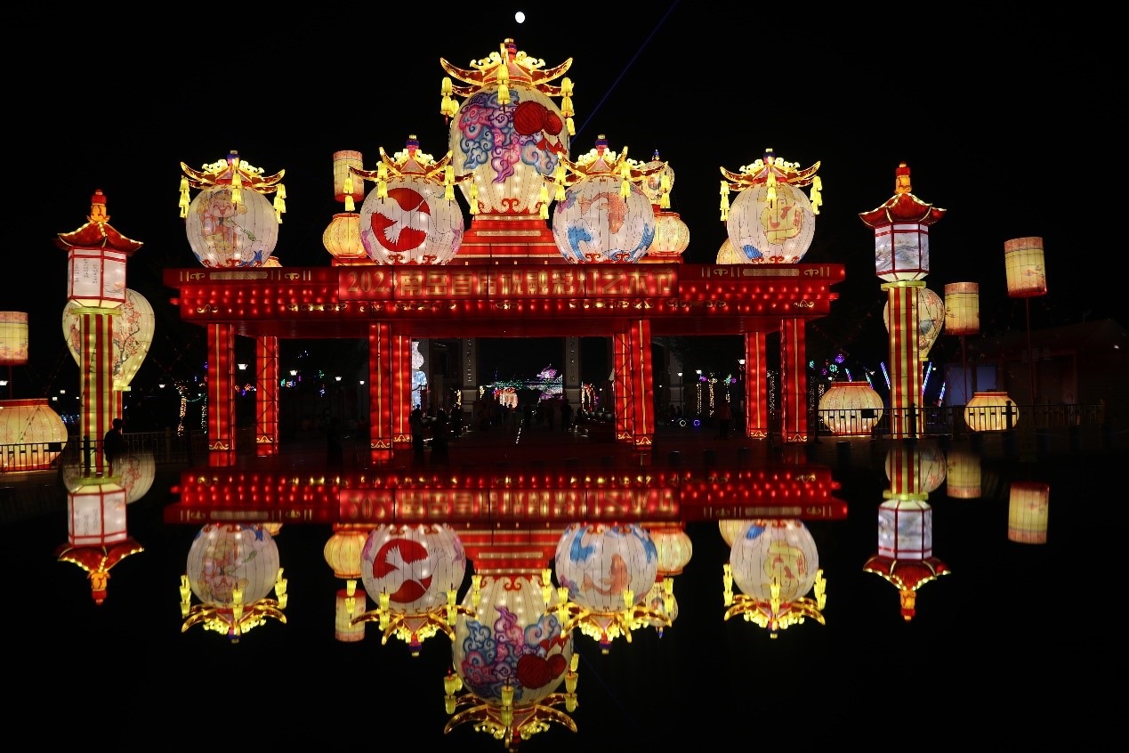 中秋國慶期間，南岳祝融文旅小鎮(zhèn)舉辦祝融花燈節(jié)。曹正平攝