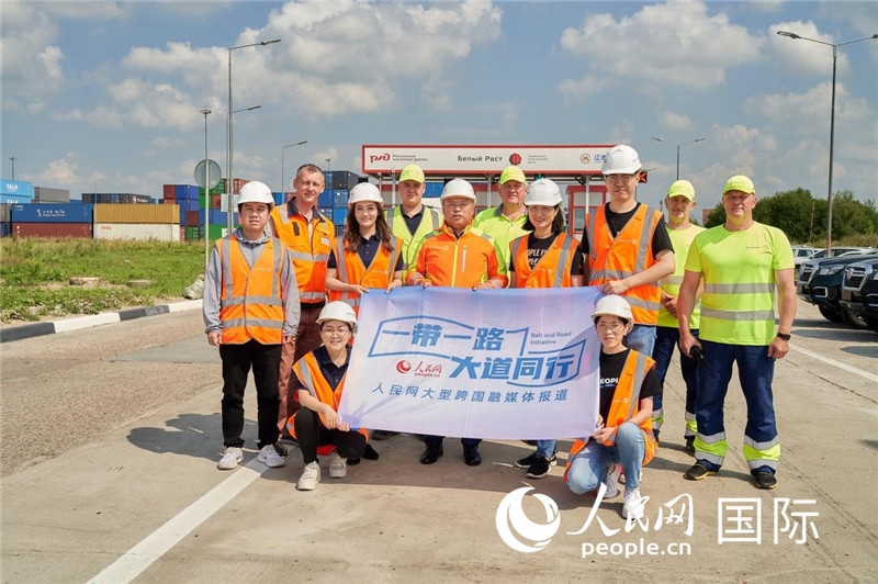 人民網(wǎng)記者在莫斯科別雷拉斯特物流中心采訪。
