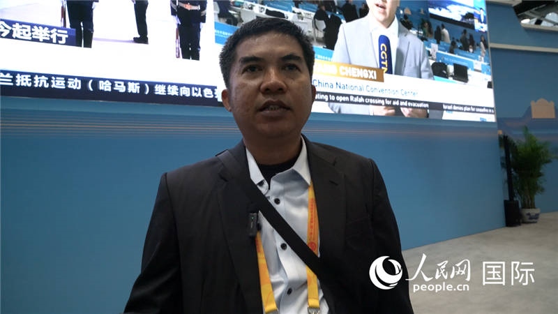 印尼《辛加朗綜合日報》記者班邦·蘇利斯提奧（Bambang Sulistio）與記者交談。人民網(wǎng) 楊春燕攝
