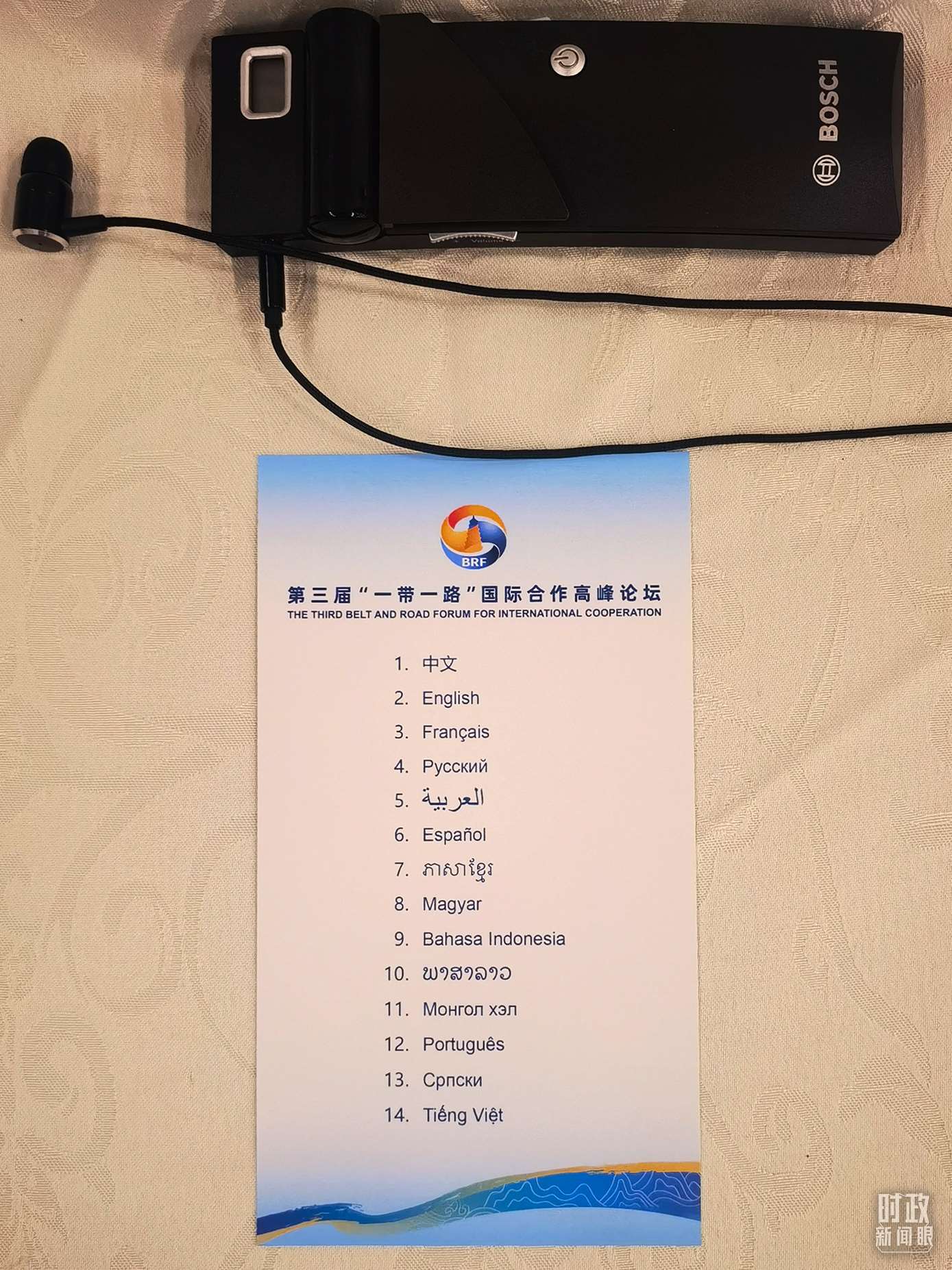 △開幕式現(xiàn)場提供14種語言的同聲傳譯。（總臺央視記者范學(xué)禹拍攝）