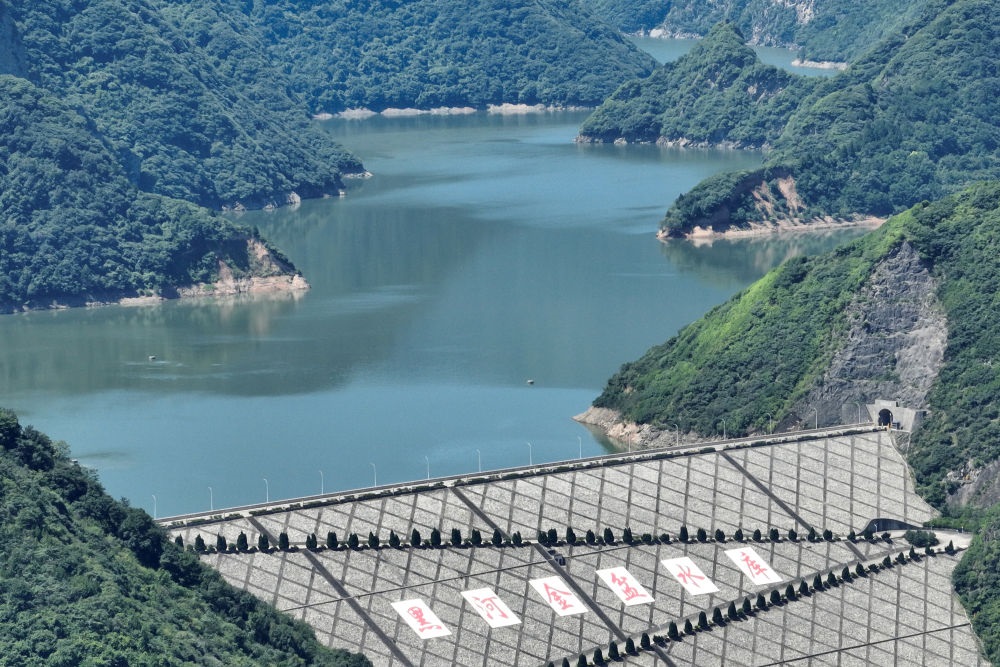 這是黑河金盆水庫(kù)（2023年7月16日攝，無(wú)人機(jī)照片）。新華社記者 邵瑞 攝