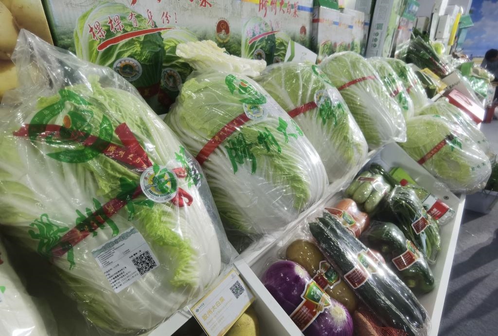 圖為本屆農(nóng)交會(huì)現(xiàn)場(chǎng)展示的膠州大白菜等蔬菜。新華社記者王凱攝