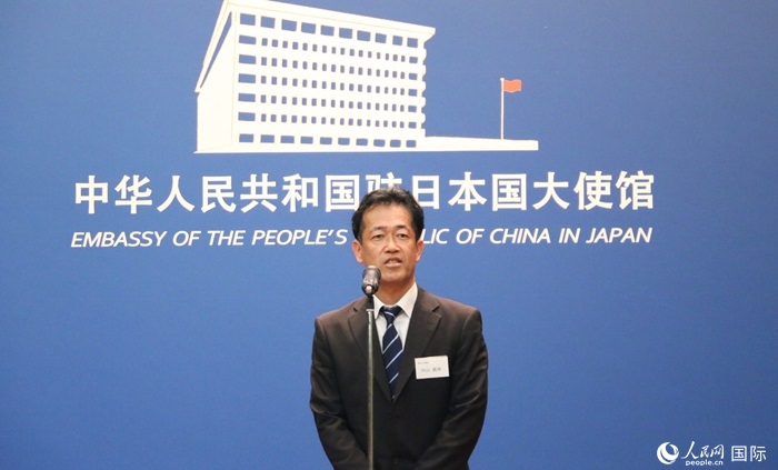 導(dǎo)師代表、東京大學(xué)教授內(nèi)山真伸發(fā)表致辭。人民網(wǎng) 許可攝