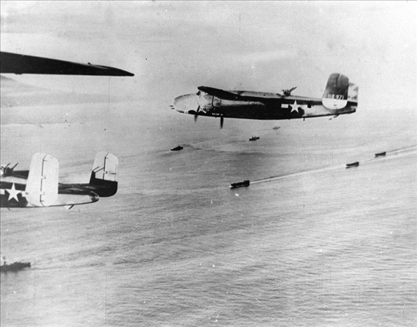 1942年4月18日，美國航空母艦甲板上B－25解放式轟炸機起飛轟炸東京工業(yè)區(qū)域，此為日本首次受盟軍之進攻。
