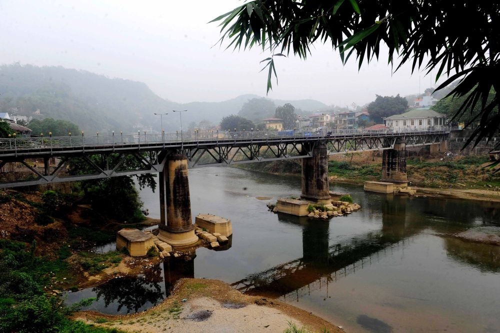 這是滇越鐵路連接中越兩國的中越鐵路大橋，橋的對岸是越南老街?。?010年3月20日攝）。