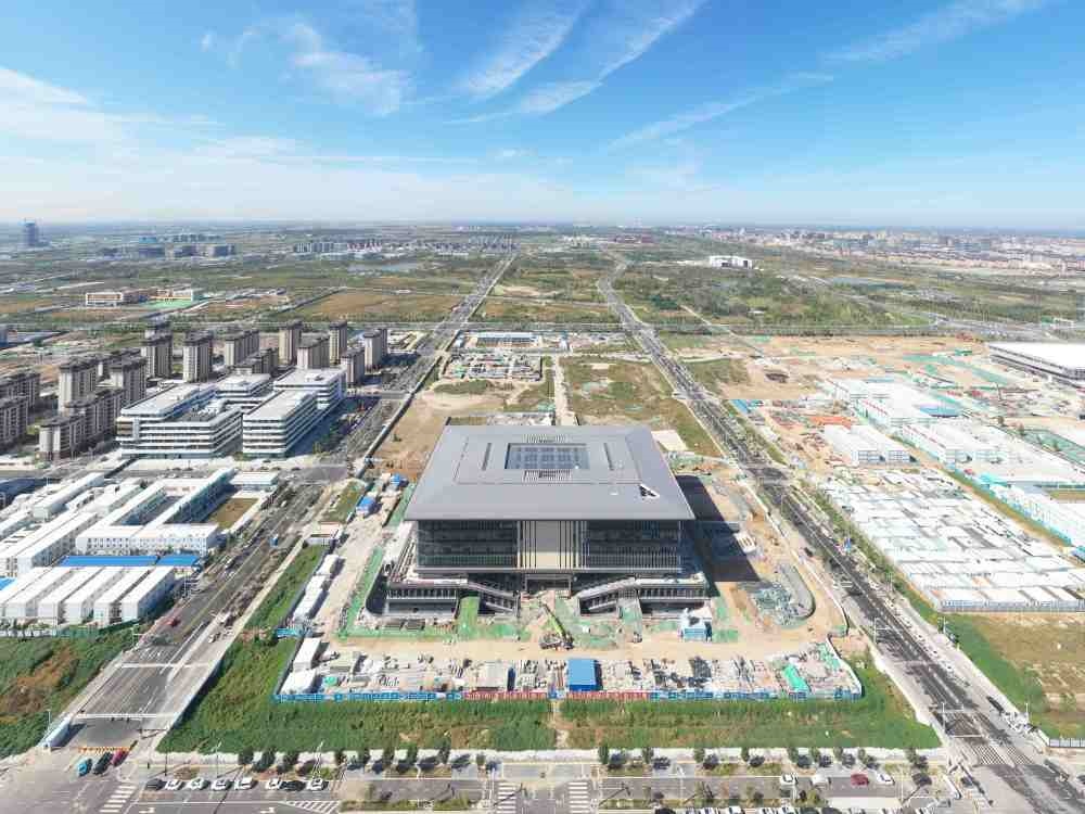 這是雄安新區(qū)大學(xué)園圖書館（2023年10月1日攝，無人機(jī)照片）。新華社記者 朱旭東 攝