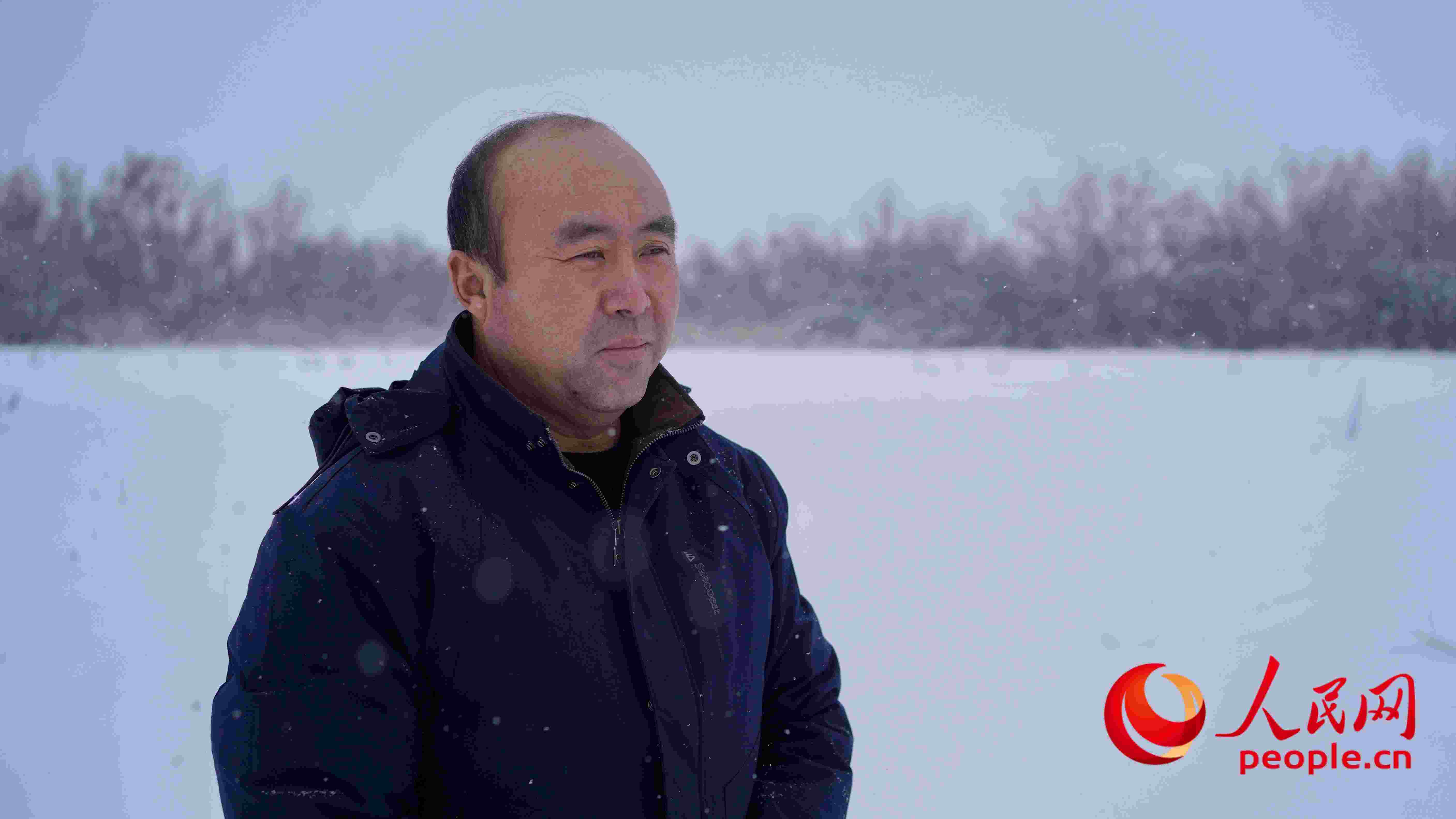 馬曉華回憶當(dāng)年和父親一起種樹的情形，滿是懷念。人民網(wǎng) 周靜圓攝