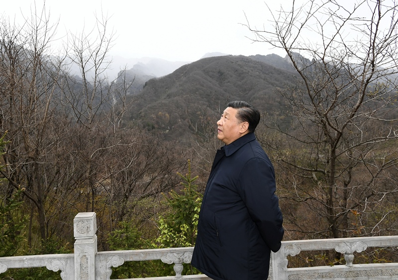 2020年4月20日，習(xí)近平在陜西秦嶺牛背梁國(guó)家級(jí)自然保護(hù)區(qū)，了解秦嶺生態(tài)保護(hù)工作情況。