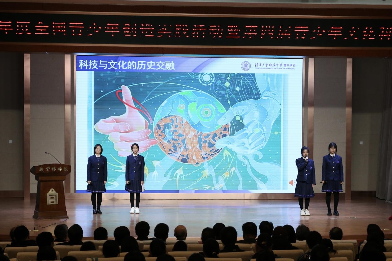 學(xué)生展示作品。主辦方供圖
