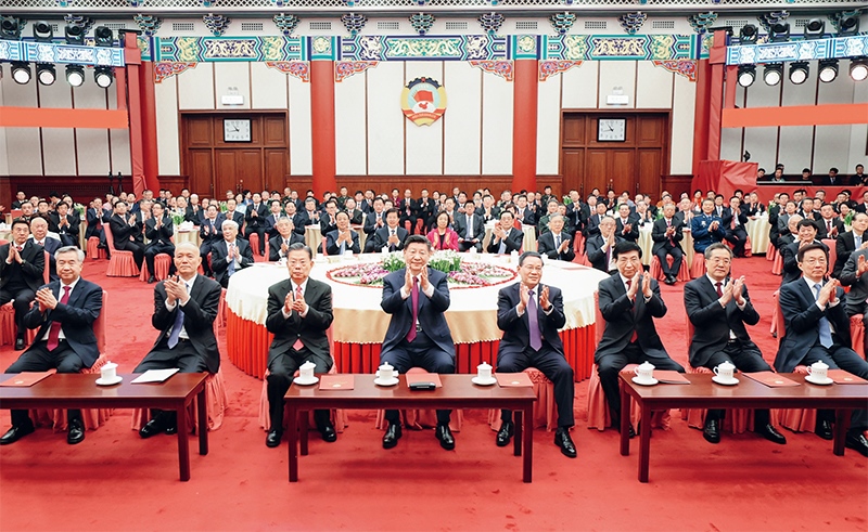 2023年12月29日，全國政協(xié)在北京舉行新年茶話會。黨和國家領(lǐng)導人習近平、李強、趙樂際、王滬寧、蔡奇、丁薛祥、李希、韓正出席茶話會并觀看演出。 新華社記者 鞠鵬/攝